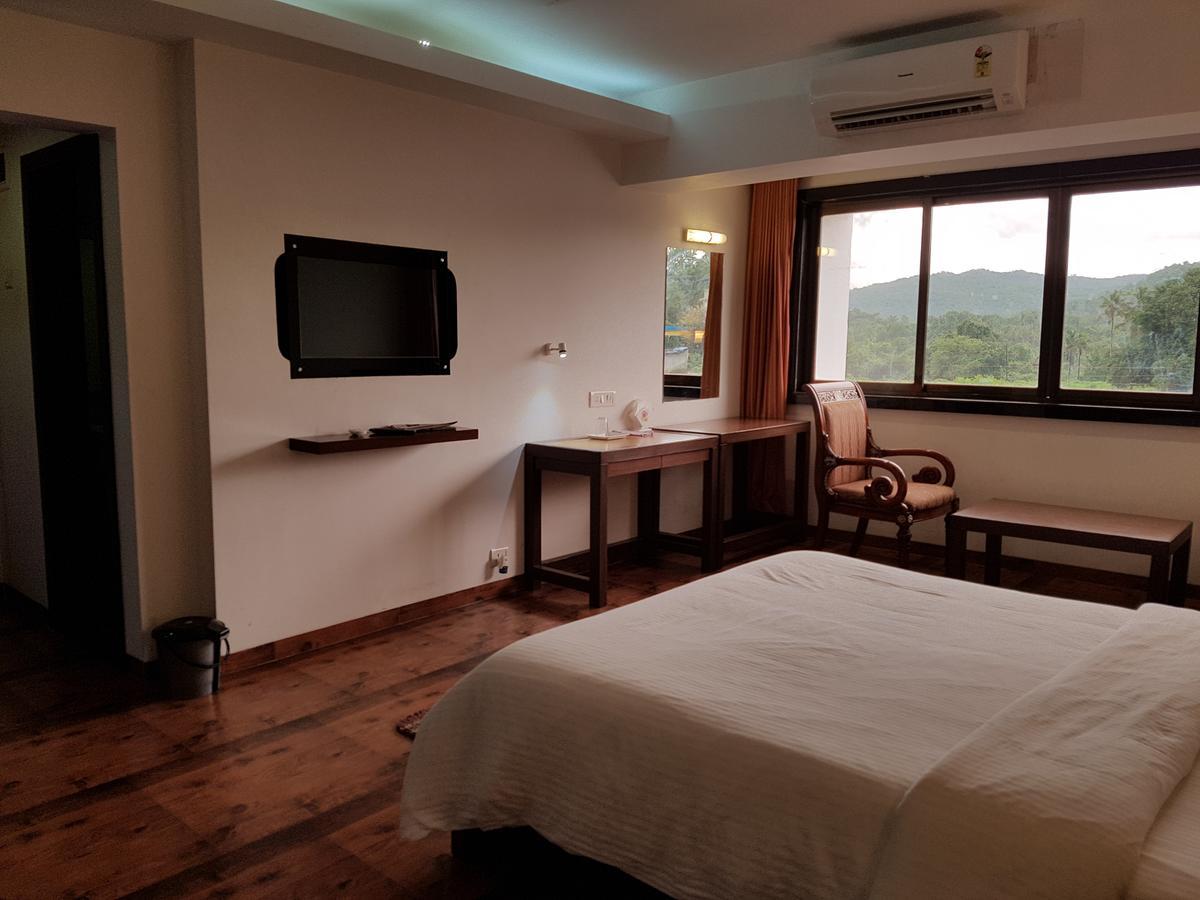 Bisu Hotel & Resorts Khed  Exterior foto