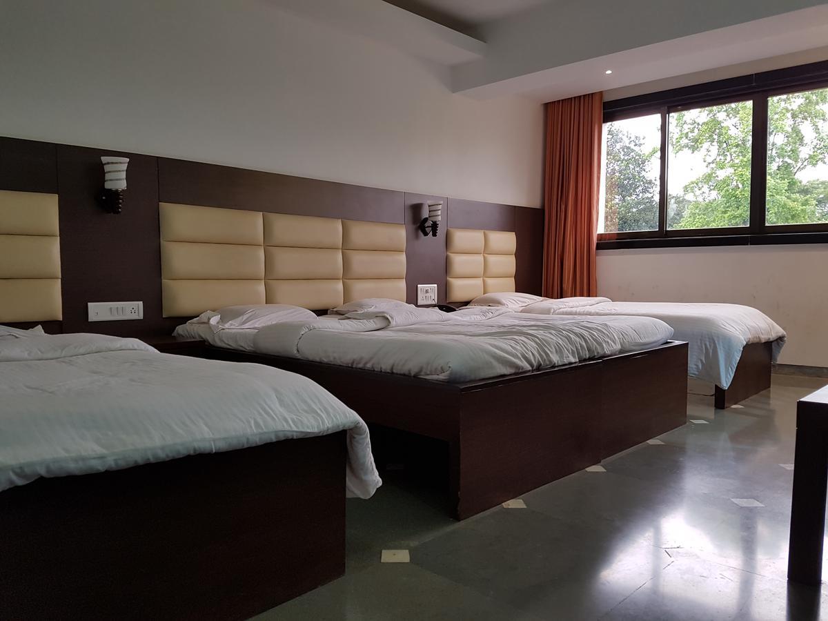 Bisu Hotel & Resorts Khed  Exterior foto